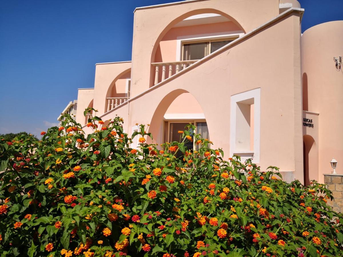Seashell Apartments Paphos Ngoại thất bức ảnh