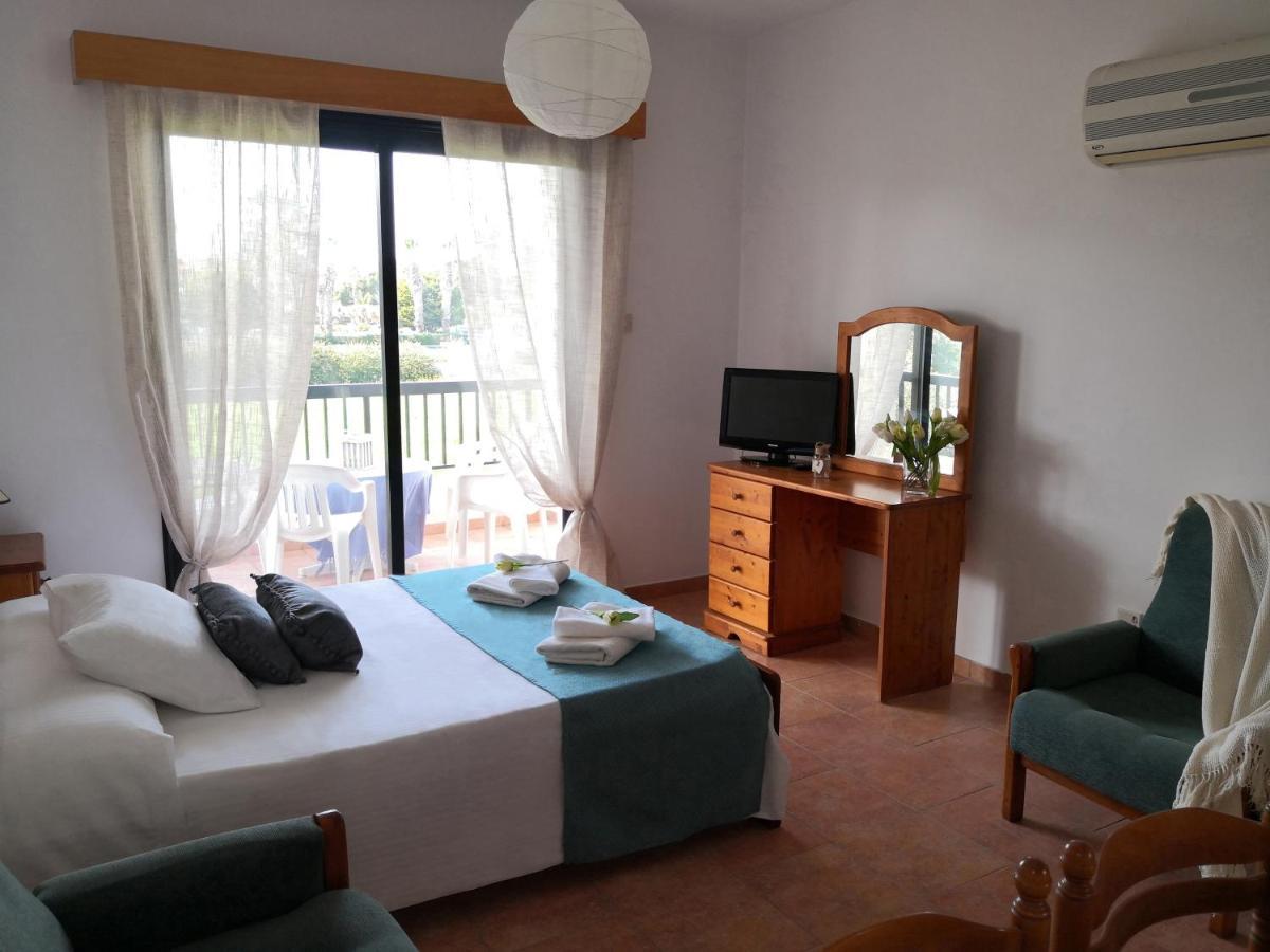 Seashell Apartments Paphos Ngoại thất bức ảnh