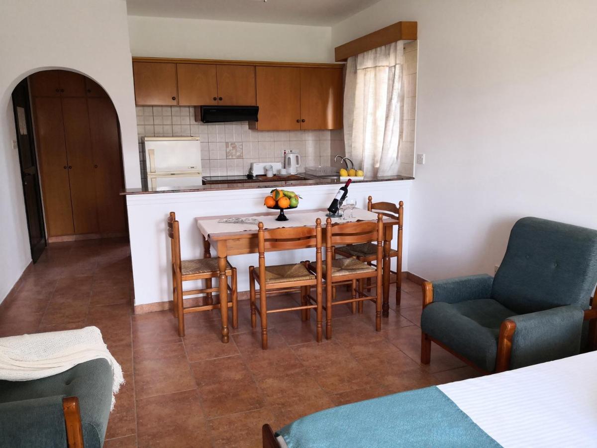 Seashell Apartments Paphos Ngoại thất bức ảnh
