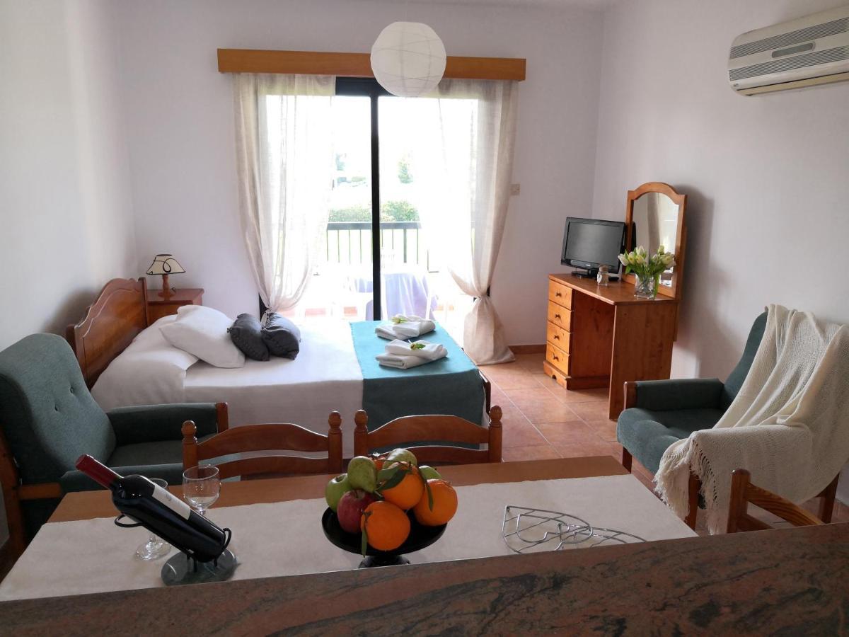 Seashell Apartments Paphos Ngoại thất bức ảnh